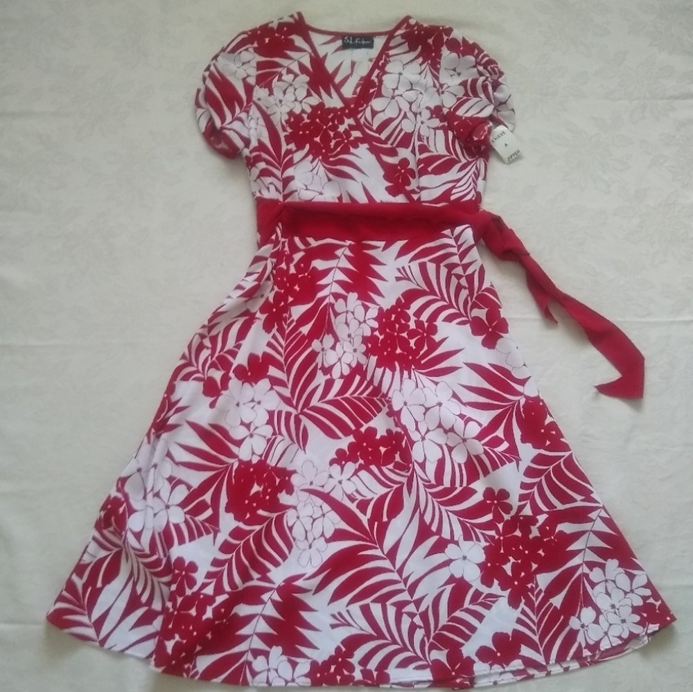 Pinup mod v-neck flare red floral leaves Exotic belted dress With Sleeves